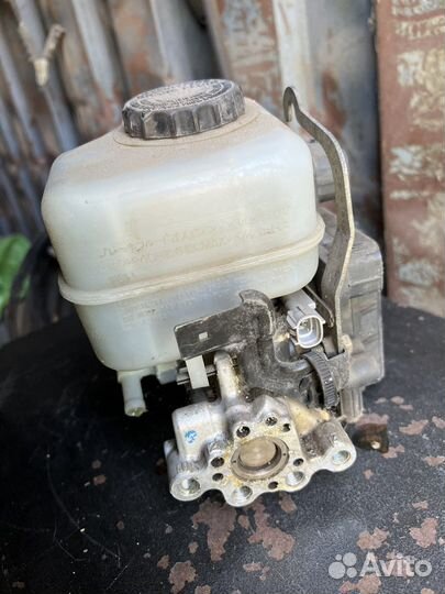 Главный тормозной цилиндр toyota land cruiser 150