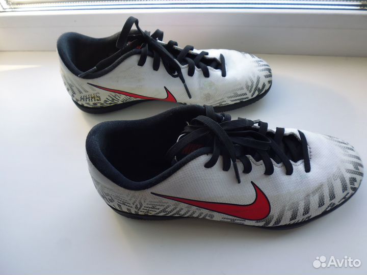 Футбольные детские кроссовки Nike для зала