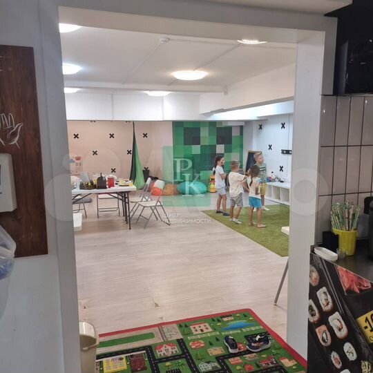 Помещение 54 м² на первой линии в крупном жилом ма