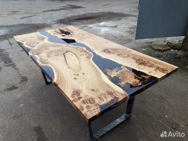 Компьютерный стол из массива