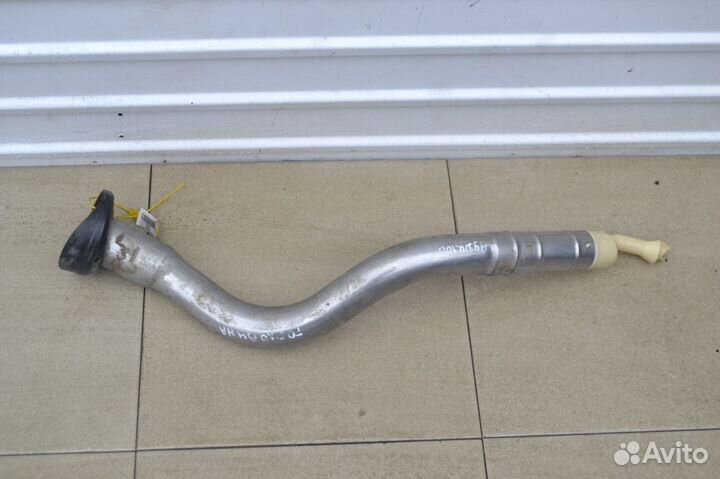 Заливная горловина бензобака Audi 100