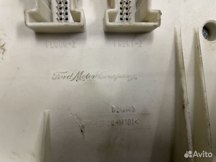 Блок предохранителей Ford Focus 2 2005-2008