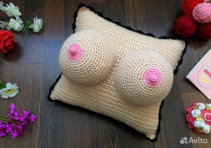 Подушка-грудь ручной работы