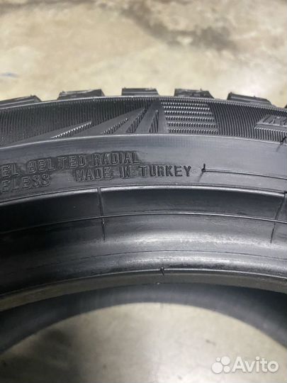 Dunlop SP Winter Ice 03 235/45 R18 98T