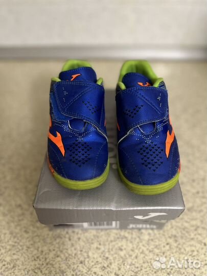 Детские футбольные бутсы