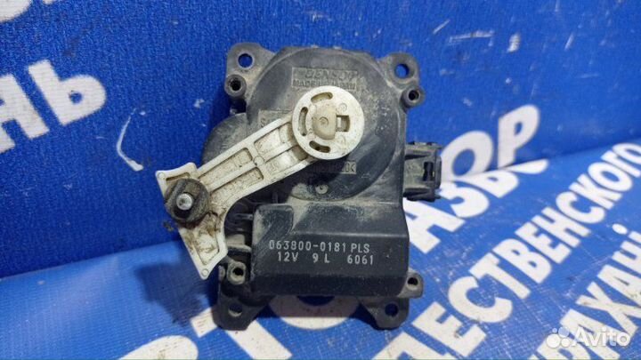 Моторчик заслонок отопителя Toyota Rav4 кроссовер