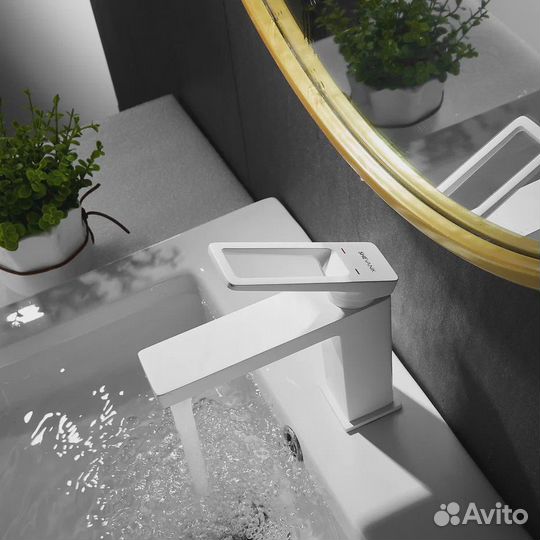 Смеситель для раковины Shevanik S6801C, белый