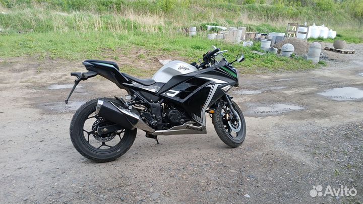 Мотоцикл (кавасаки 300) Kawasaki ninja 300