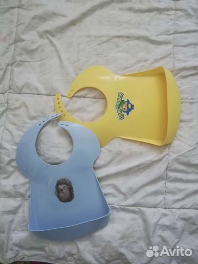 Нагрудник детский пластмассовый