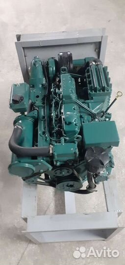 Судовой дизельный двигатель с колонкой