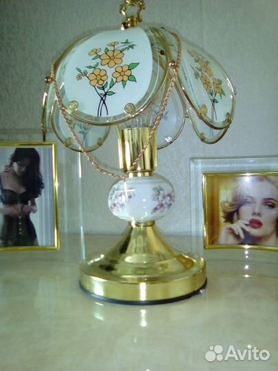 Настольная лампа