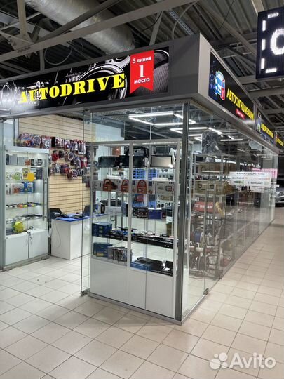 Штатное головное устройство на Toyota RAV4