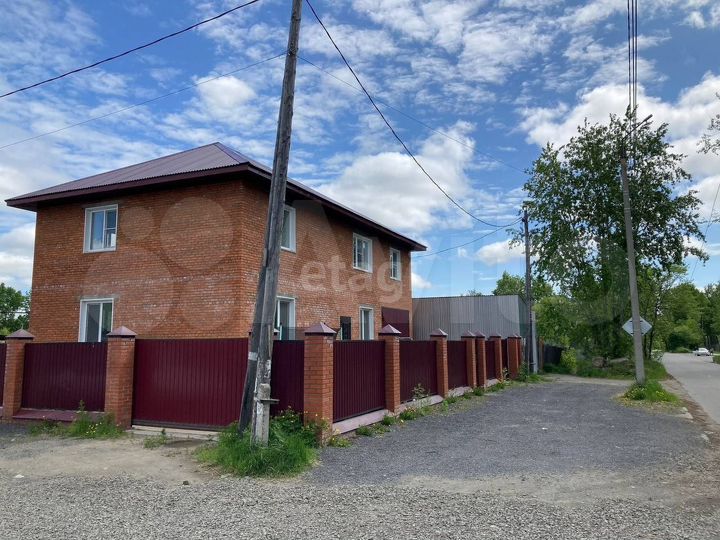 Дом 240,6 м² на участке 6 сот.