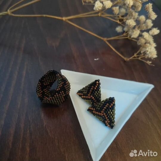 Украшения из бисера на заказ