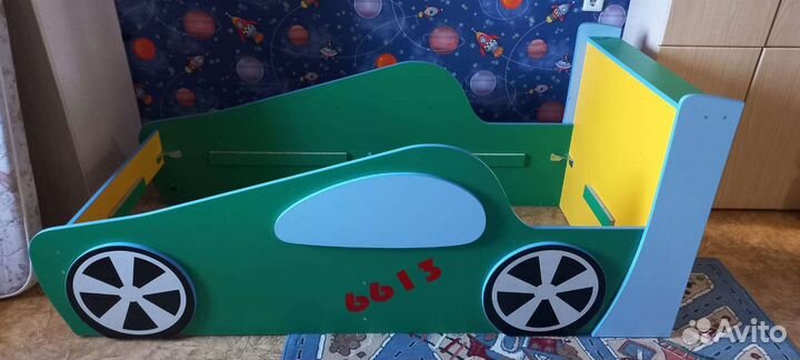 Детская кровать машина
