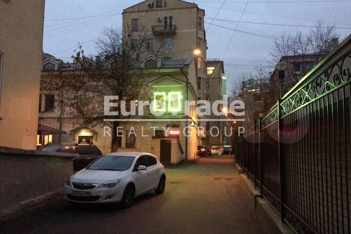 Продам торговое помещение, 973 м²