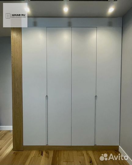 Шкаф с встроенной гладильной доской