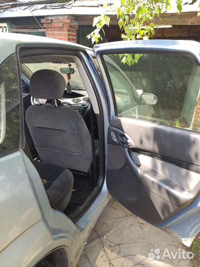 Ford Focus 1.8 МТ, 2004, битый, 227 000 км