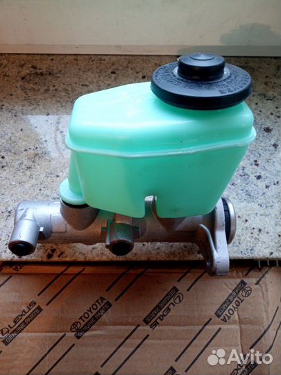 Главный тормозной Тойота 47201-60530