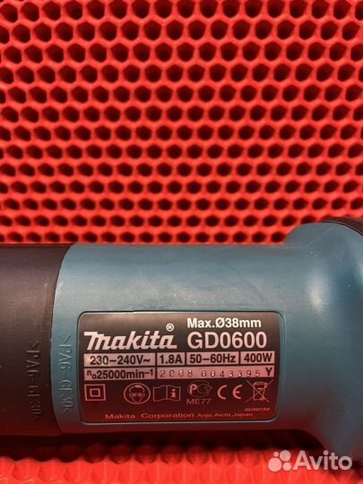 Гравер Makita GD0600