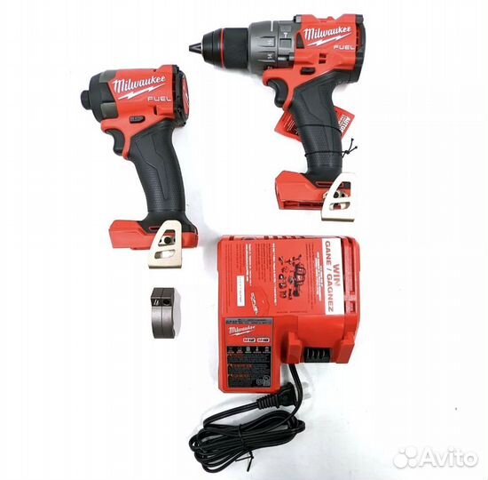 Дрель-шуруповёрт, винтоверт Milwaukee M18 3697-22