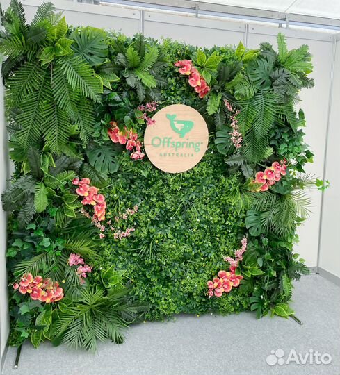 Фотозона зеленая стена. Тропическая фотозона