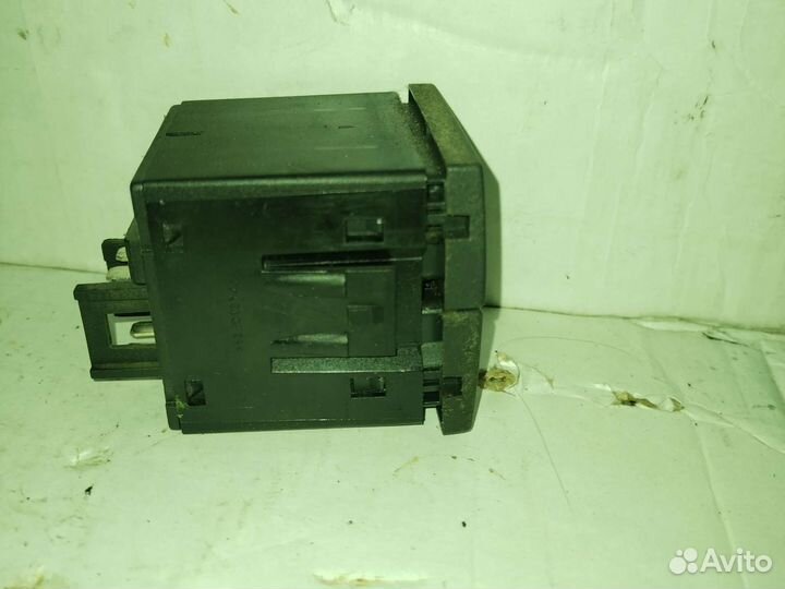 Кнопка аварийки и обогрева сидений 93332972 Opel