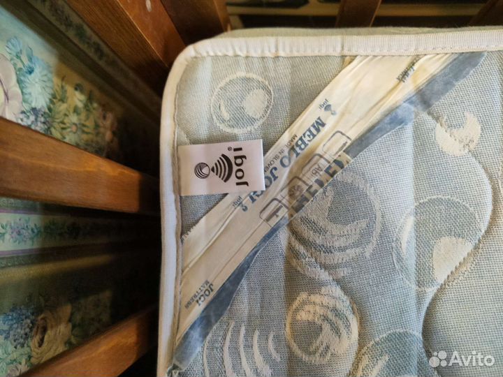 Детская кроватка с маятником и ящиком