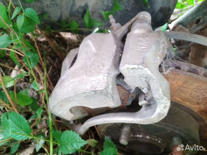 Суппорта тойота королла 150 левый правый