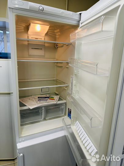 Холодильник Indesit(no frost)