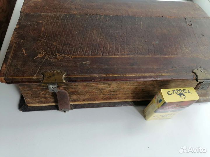 Старинные антикварные книги