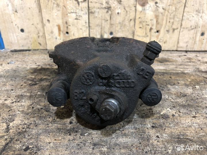 Суппорт передний правый Skoda Octavia A5