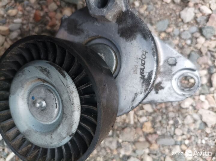 Натяжитель приводного ремня Mercedes S-class W221