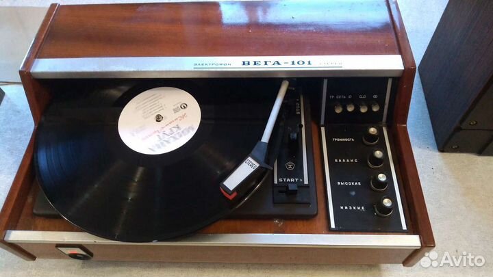 Проигрыватель винила Вега 101