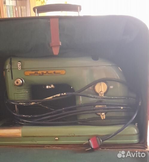 Продам швейную машинку