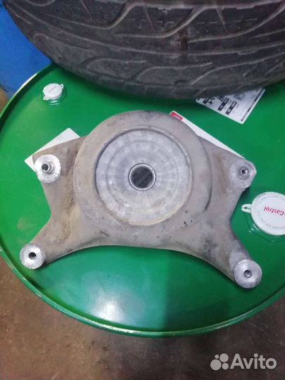 Кронштейн переднего левого амортизатора