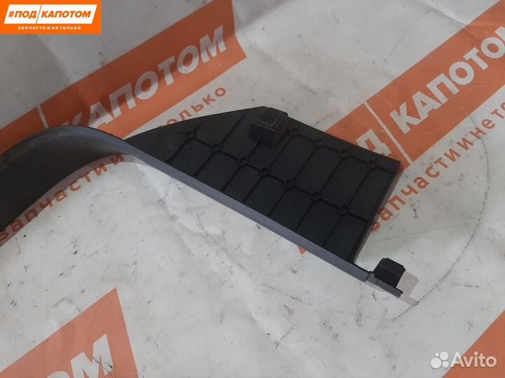 Накладка внутренняя на порог передняя левая