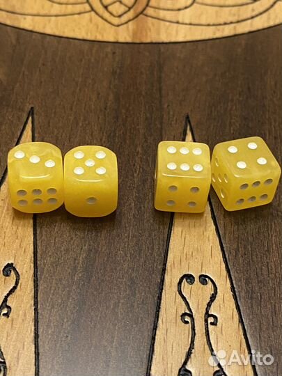 Зарики (кубики) из янтаря 12мм