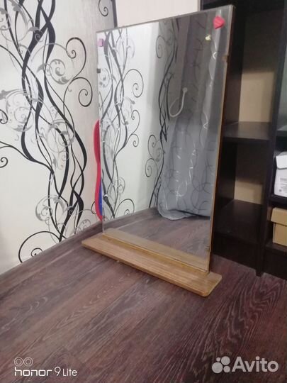 Зеркало с полкой