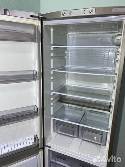 Холодильник Hotpoint-Ariston