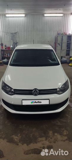 Volkswagen Polo 1.6 AT, 2013, битый, 125 000 км