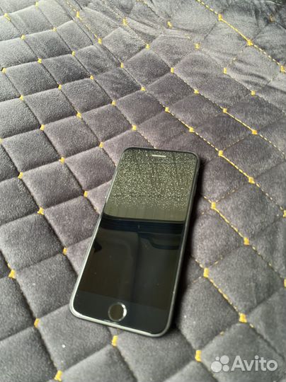 Телефон iPhone SE 2020
