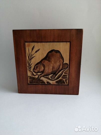 Резное панно из дерева