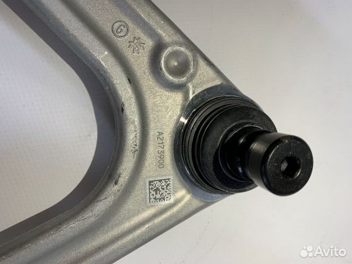 Поперечный рычаг левый A2223300507 Мерседес