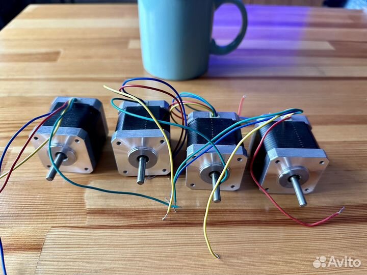 Шаговый двигатель Nema 17HS8401