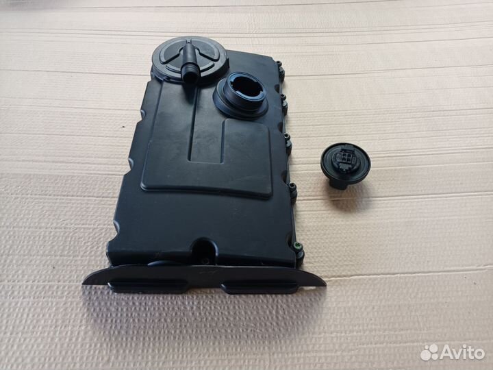 Клапанная крышка Пассат Б6 Гольф 5 Туран 2.0 TDI