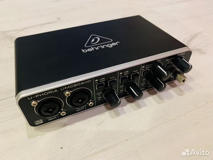 Внешняя звуковая карта behringer U-phoria UMC204HD