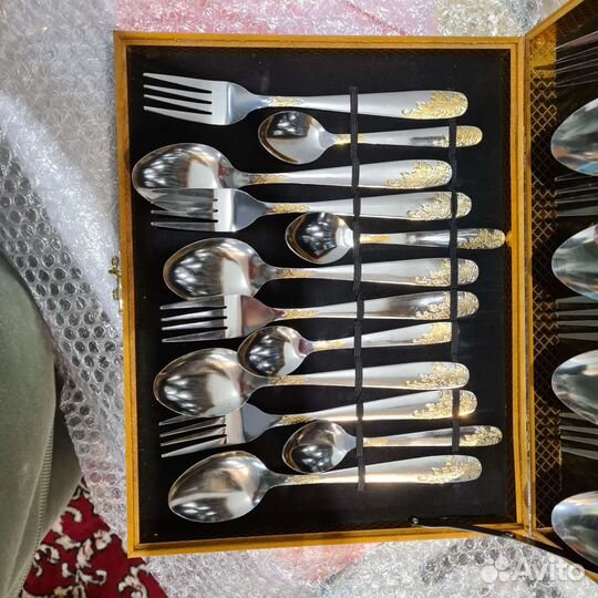 Набор столовых приборов на 8 персон