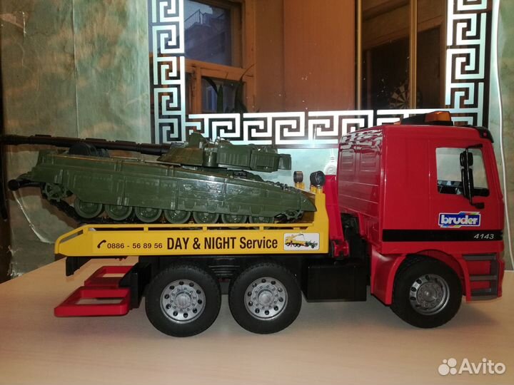 Игрушечный - танк 