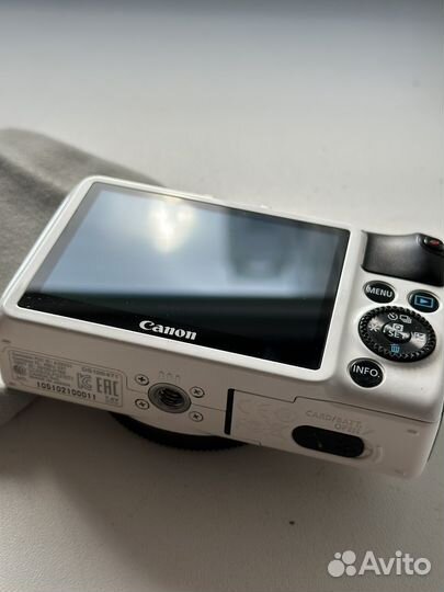 Canon eos m2